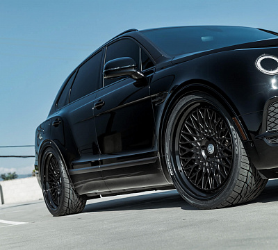 Фото дисков HRE 501 на Bentley Bentayga