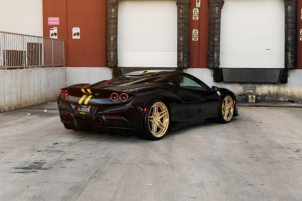 Фото дисков HRE S107SC Сатиновое золото на Ferrari F8