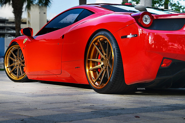 Фото дисков Strasse Wheels SV1 Deep Concave FS Другой цвет на Ferrari 458