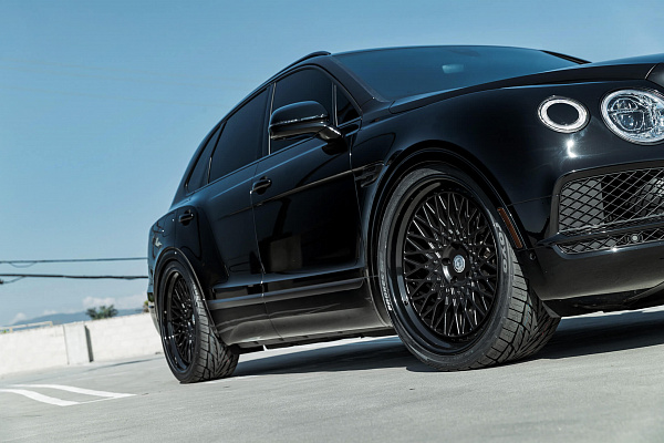 Фото дисков HRE 501 Черный сатин на Bentley Bentayga