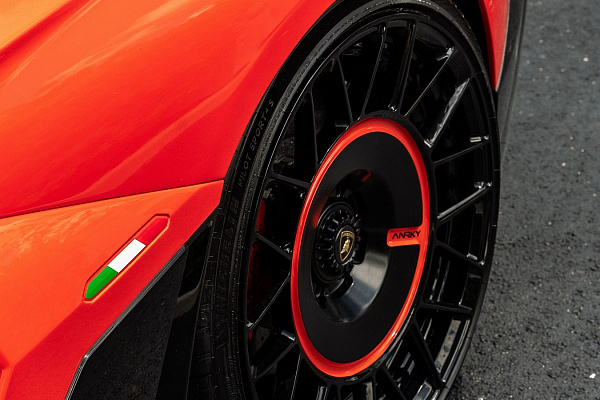Фото дисков Anrky AN20 Черный глянец на Lamborghini Aventador