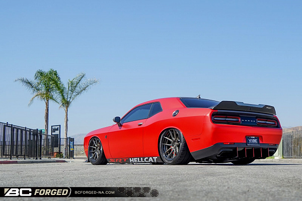 Фото дисков BC Forged HCA162 Глянцевый темный лак на Dodge Challenger III