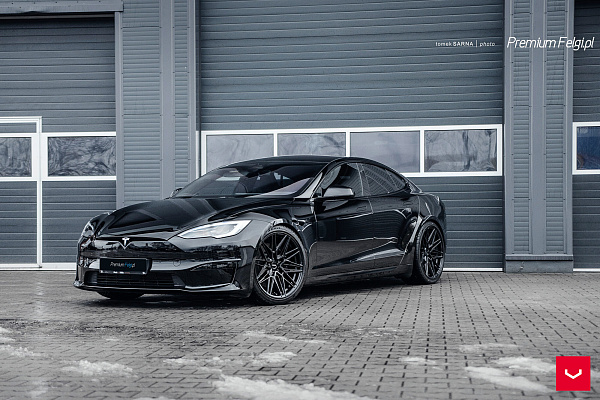 Фото дисков Vossen HF-7 Черный глянец на Tesla Model S