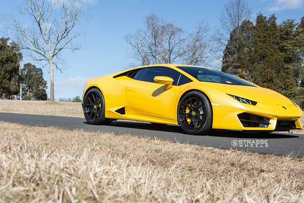 Фото дисков Strasse Wheels SM5R Deep Concave FS Черный глянец на Lamborghini Huracan
