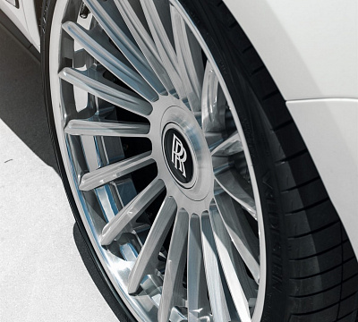 Фото дисков Anrky RF-382 на Rolls-Royce Cullinan