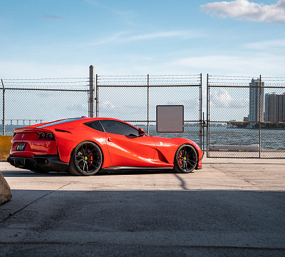 Фото дисков Vossen S17-06 на Ferrari 812