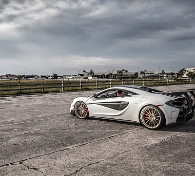Фото дисков HRE P103 на McLaren 570S