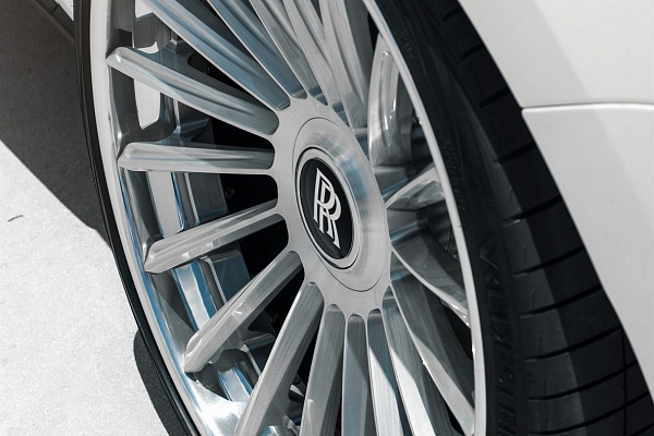 Фото дисков Anrky RF-382 Глянцевый лак на Rolls-Royce Cullinan