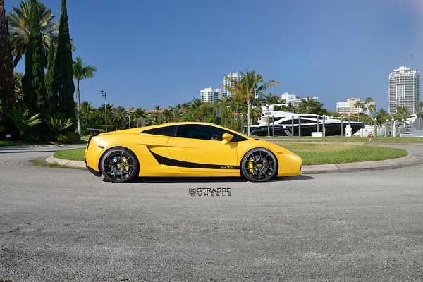 Фото дисков Strasse Wheels SM5R Deep Concave Monoblock Другой цвет на Lamborghini Gallardo