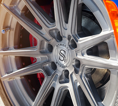 Фото дисков Strasse Wheels SV12 Deep Concave Duoblock на Dodge Viper