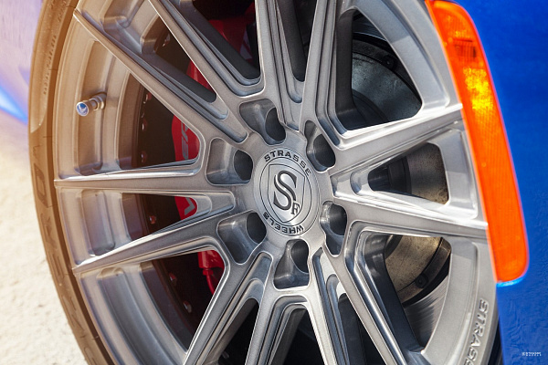 Фото дисков Strasse Wheels SV12 Deep Concave Duoblock Глянцевый темный лак на Dodge Viper