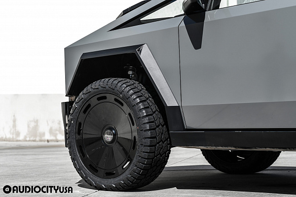 Фото дисков Giovanna Amur Черный глянец на Tesla Cybertruck