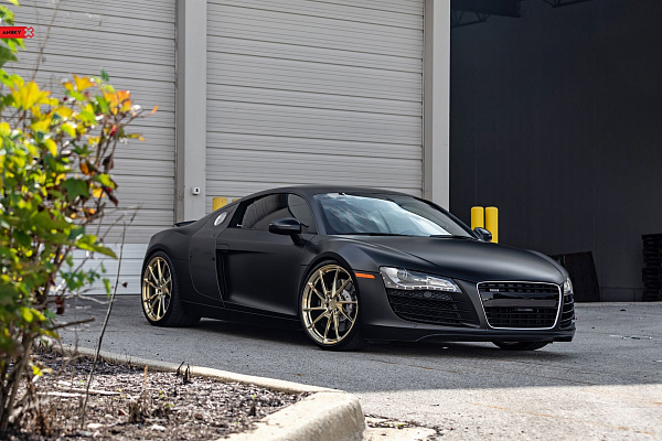 Фото дисков Anrky AN13 Глянцевое золото на Audi R8 (Typ 42)