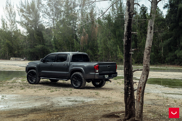 Фото дисков Vossen HF6-5 Черный сатин на Toyota Tacoma III
