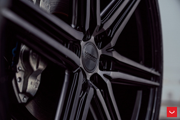 Фото дисков Vossen HF6-2 Черный глянец на Lexus GX II