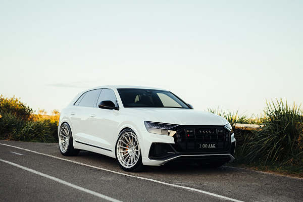 Фото дисков Strasse Wheels SV15FF Deep Concave Duoblock Глянцевый лак на Audi Q8