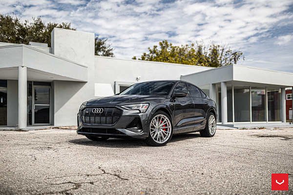 Фото дисков Vossen HF-4T Серебро на Audi E-tron