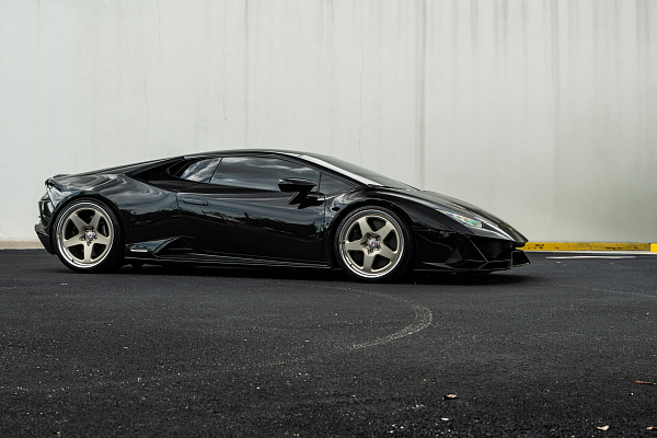 Фото дисков HRE 527 Сатиновая шампань на Lamborghini Huracan