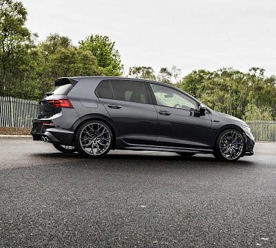 Фото дисков Bola FLX на Volkswagen Golf VIII