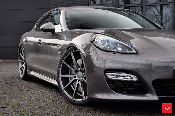 Фото дисков Vossen VFS-1 Сатиновый графит на Porsche Panamera I