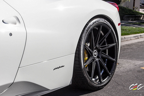 Фото дисков CEC C26 Черный глянец на Ferrari 458