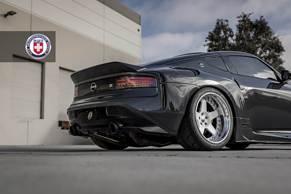 Фото дисков HRE C105 Белый глянец на Nissan Z