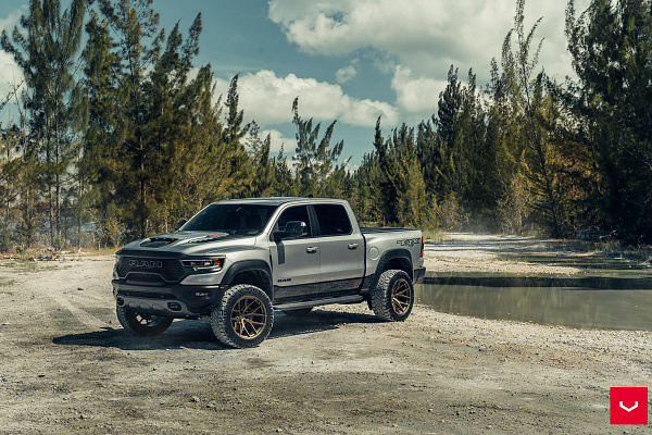 Фото дисков Vossen HF6-4 Сатиновое темное золото на Ram 1500 V