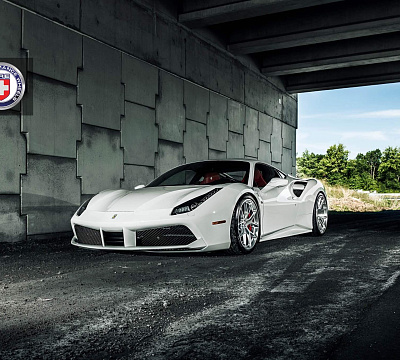 Фото дисков HRE P101 на Ferrari 488