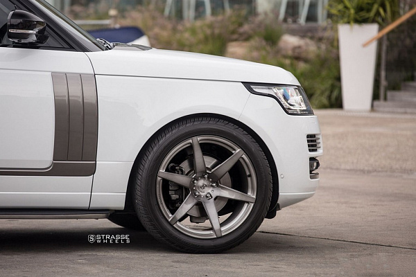 Фото дисков Strasse Wheels S6 Deep Concave Monoblock Сатиновый темный лак на Range Rover IV