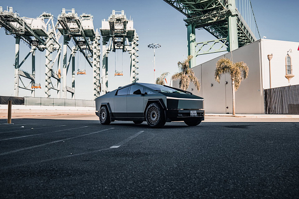 Фото дисков Brixton Forged TR09 AERO1 Другой цвет на Tesla Cybertruck