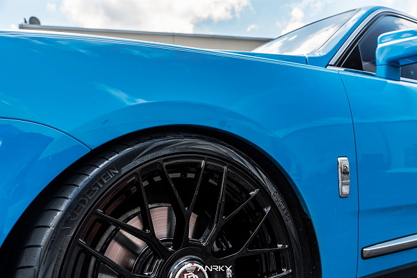 Фото дисков Anrky AN20 Черный глянец на Rolls-Royce Cullinan
