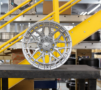 Vossen HFX-1 (8-Lug)
