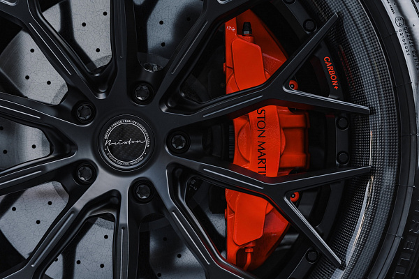 Фото дисков Brixton Forged CM6-R Черный сатин на Aston Martin DBX