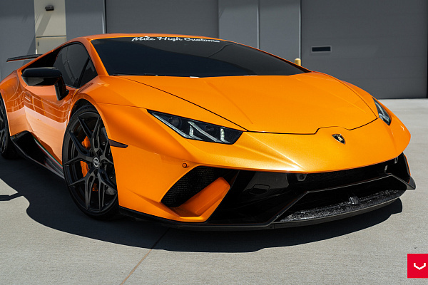 Фото дисков Vossen HF-5 Черный глянец на Lamborghini Huracan