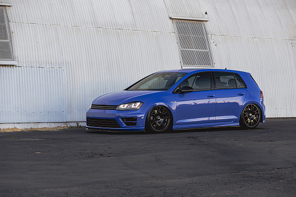 Фото дисков Rotiform TUF-R Черный глянец на Volkswagen Golf VII