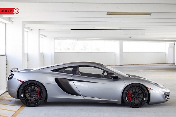 Фото дисков Anrky AN34 Черный сатин на McLaren 12C