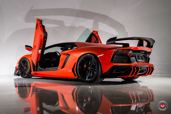 Фото дисков Vossen M-X6 Черный глянец на Lamborghini Aventador
