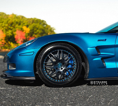 Фото дисков Strasse Wheels SV8 Signature на Chevrolet Corvette C6