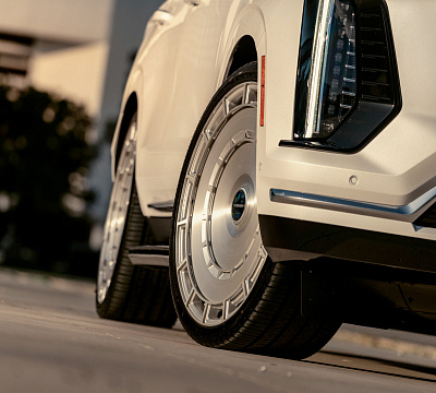 Фото дисков Vossen HF-9 на Cadillac Escalade V