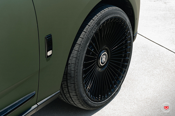 Фото дисков Vossen S17-16 Черный глянец на Rolls-Royce Cullinan