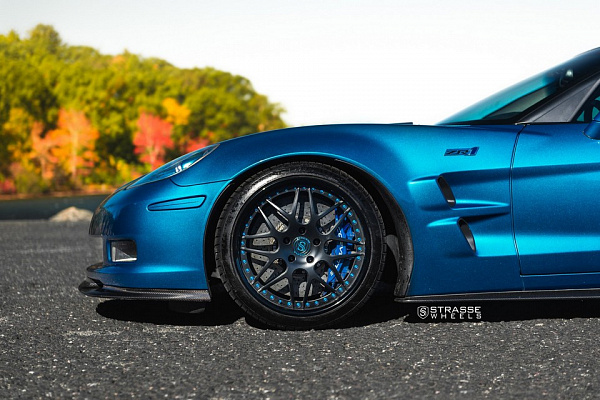 Фото дисков Strasse Wheels SV8 Signature Черный сатин на Chevrolet Corvette C6