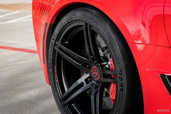 Фото дисков Strasse Wheels SP5R Deep Concave Monoblock Черный сатин на Chevrolet Corvette C7
