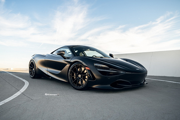 Фото дисков HRE P104SC Черный глянец на McLaren 720S