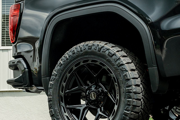 Фото дисков 4PLAY 4P55 Черный глянец на GMC Sierra IV