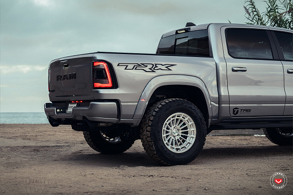 Фото дисков Vossen LCX-01 Глянцевый лак на Ram 1500 V