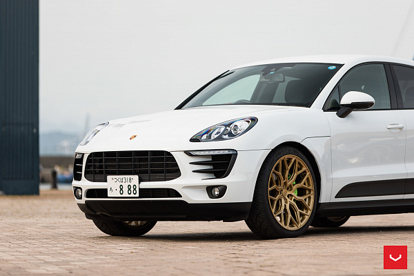 Фото дисков Vossen HF-2 Сатиновое золото на Porsche Macan I