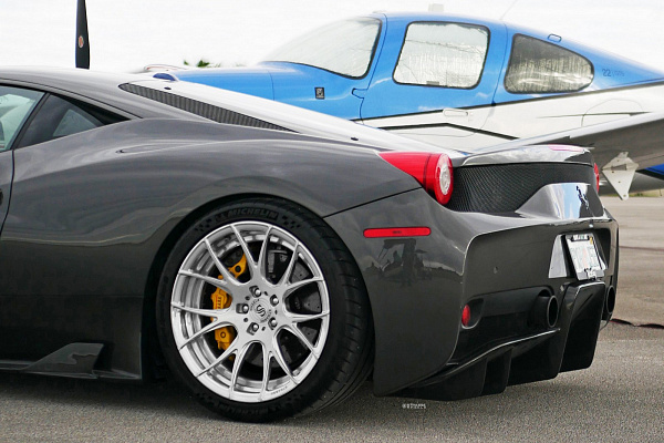 Фото дисков Strasse Wheels SM7R Deep Concave Duoblock Глянцевый лак на Ferrari 458