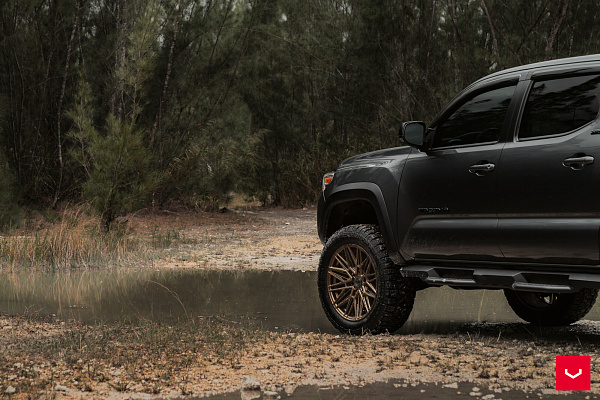 Фото дисков Vossen HF6-5 Сатиновая бронза на Toyota Tacoma III