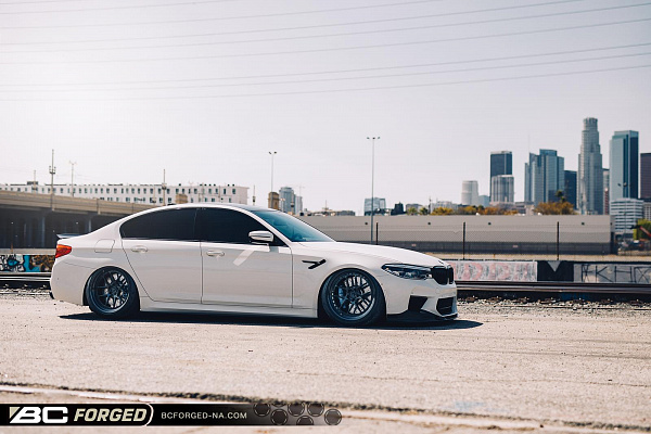 Фото дисков BC Forged LE52 // MLE52 Черный глянец на BMW 5/M5 (G30/F90)