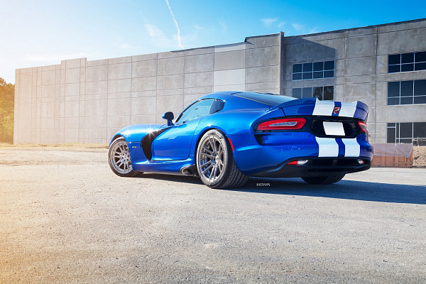 Фото дисков Strasse Wheels SV12 Deep Concave Duoblock Глянцевый темный лак на Dodge Viper